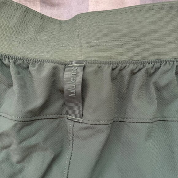 Lululemon Womens Green Athletic Shorts Size 2 Recycled Nylon/Elastane - Picture 8 of 9